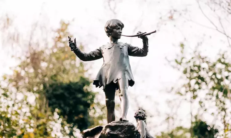 Peter pan statue in Kensington Gardens